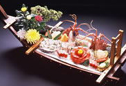 伊勢海老と真鯛の活き造りの写真